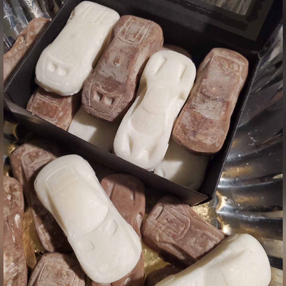 ☕️2/$15 12 Car Shaped Wax Melts ~ Coffee Shop Scent ~ Homemade Soy Wax Melts - Picture 2 of 12